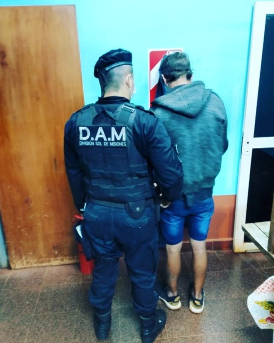 Operativos nocturnos en Posadas: detuvieron a cuatro sospechosos en distintos procedimientos 1 2 - detenudis 1 - 1