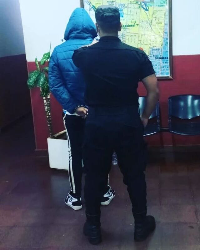 Operativos nocturnos en Posadas: detuvieron a cuatro sospechosos en distintos procedimientos 2 4 - detenudis 2 - 3