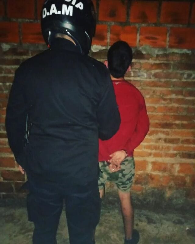 Operativos nocturnos en Posadas: detuvieron a cuatro sospechosos en distintos procedimientos 3 6 - detenudis 3 - 5