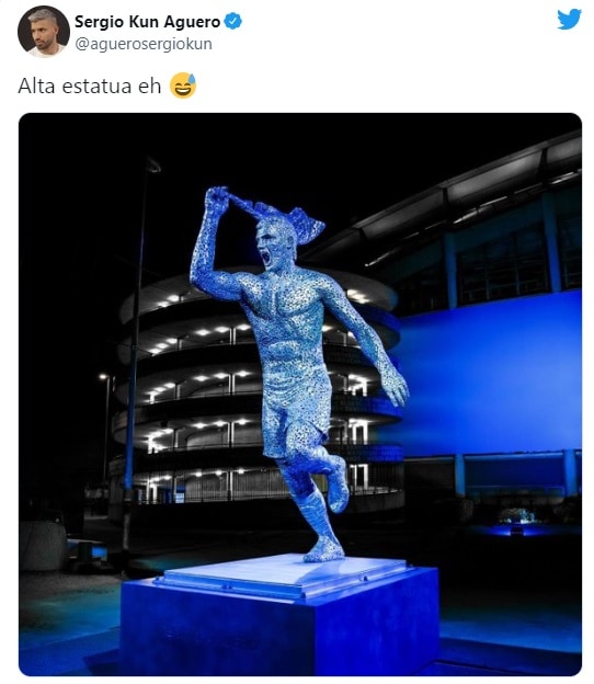 Manchester City presentó la impactante estatua del Kun