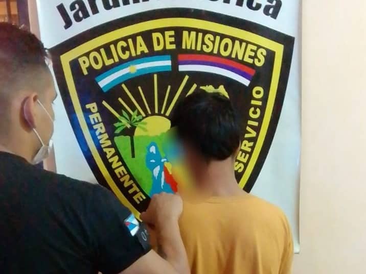 Dos detenidos por robar un celular utilizando un arma de fuego