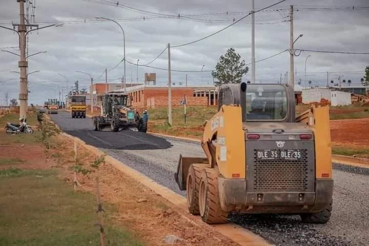 Siguen las obras de asfalto en Itaembé Guazú