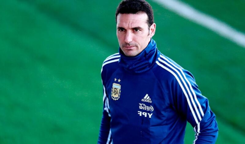 Scaloni viaja a España para reunirse con los seleccionados que enfrentarán a Italia