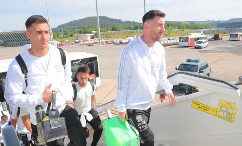 La Selección llegó a Londres para disputar la Finalíssima con Italia