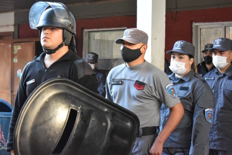 Penitenciarios realizaron un simulacro de incendio y evacuación en la Correccional de Menores 5 10 - simulacro penitenciaria 3 - 9