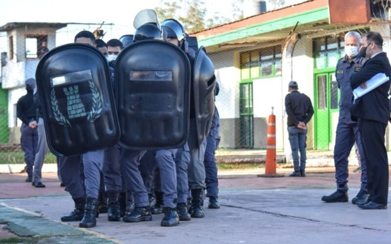 Penitenciarios realizaron un simulacro de incendio y evacuación en la Correccional de Menores 3 6 - simulacro penitenciaria 6 - 5