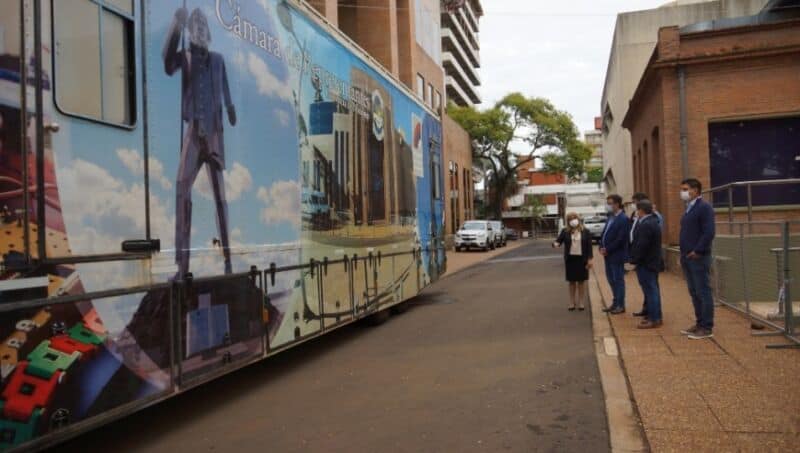 Funcionario del Gobierno nacional conoció y recorrió la Legislatura misionera 7 14 - visita de funcionario 3 - 13