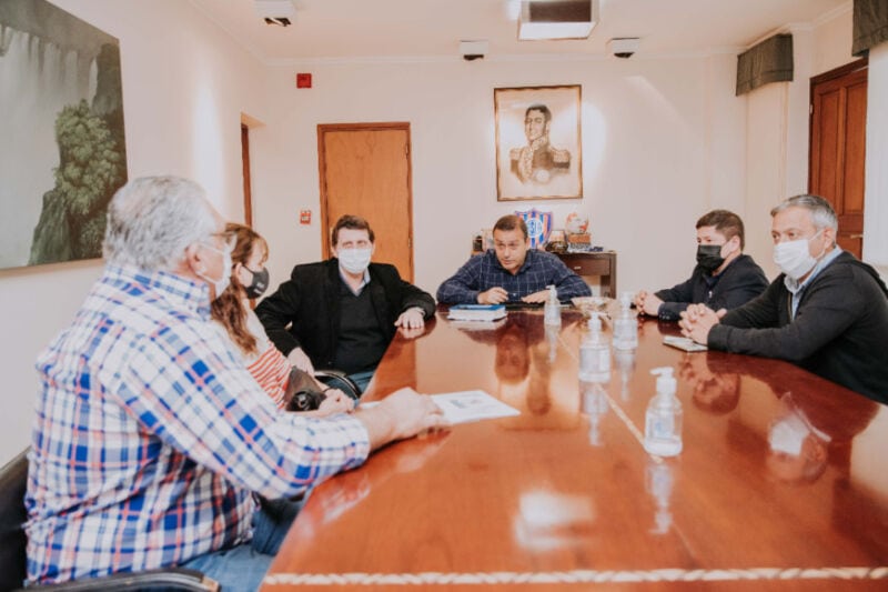 Herrera Ahuad entregó un importante subsidio a la Federación del Voleibol de Misiones 3 6 - 4 Entrega de subsidios a Federacion de Voley - 5