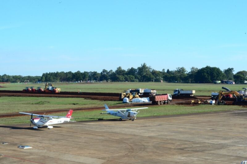 Herrera Ahuad supervisó el inicio de las obras en el aeropuerto de Posadas 5 10 - 5 AEROPUERTO DE POSADAS - 9