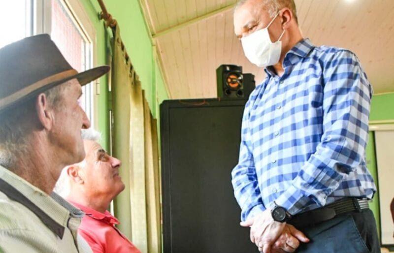 Entregaron carnets de cobertura de salud a productores de Azara 5 10 - Arce 4 - 9