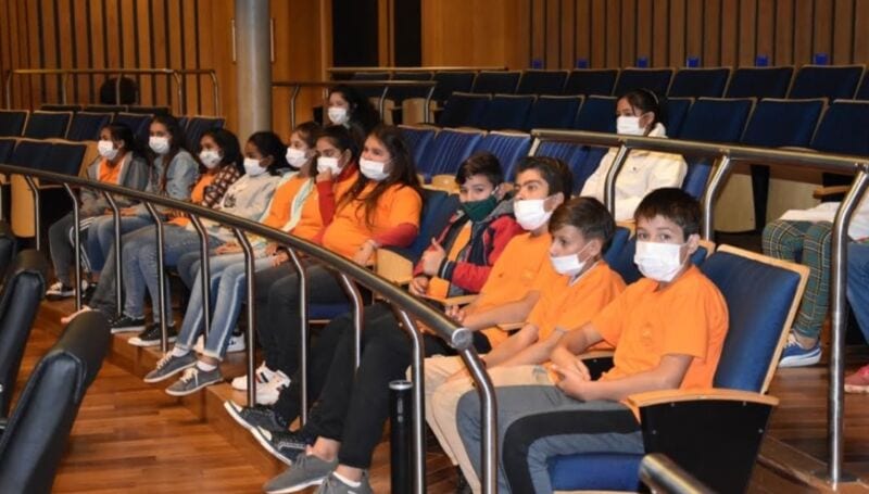 Estudiantes de la escuela 962 de Garupá visitaron la Legislatura provincial 2 4 - Camara de Representantes 3 - 3