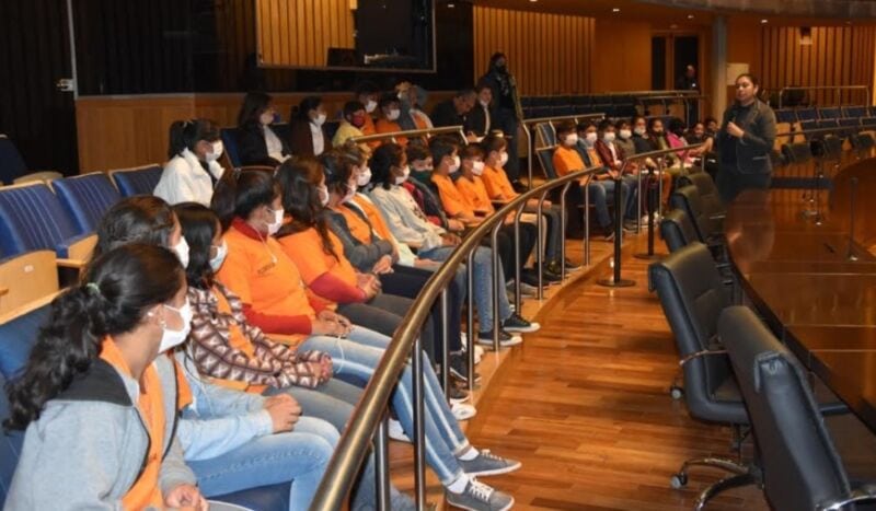 Estudiantes de la escuela 962 de Garupá visitaron la Legislatura provincial 3 6 - Camarade Representantes 1 - 5