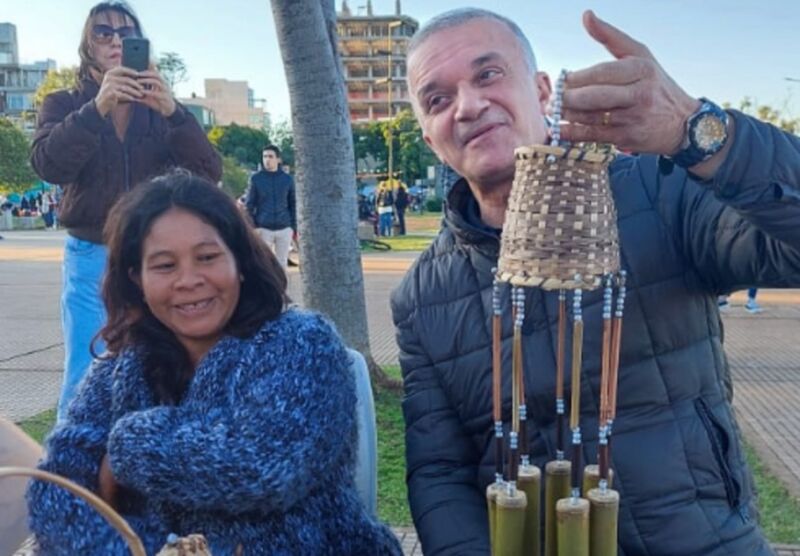 El vicegobernador Carlos Arce visitó la 6° Feria Tembiapo en la costanera de Posadas