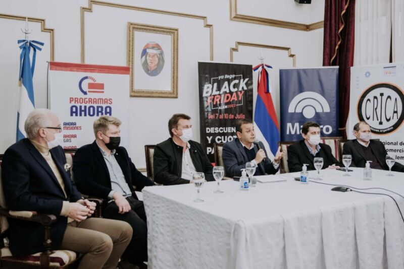 Herrera Ahuad encabezó el lanzamiento del primer Black Friday de Alem 3 6 - Copia de 2022 06 09 Posadas Black Friday Alem 26 1 - 5