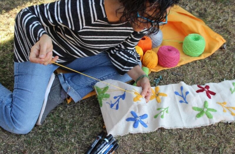 Jani Perié y una exposición de pinturas, estampas y bordados en el Yaparí de Posadas