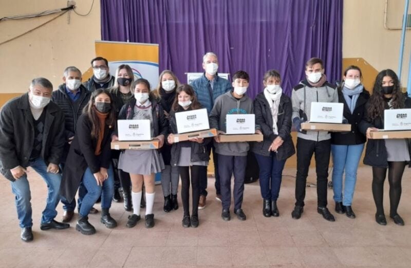 Entregaron netbooks a estudiantes del BOP 8 de Posadas