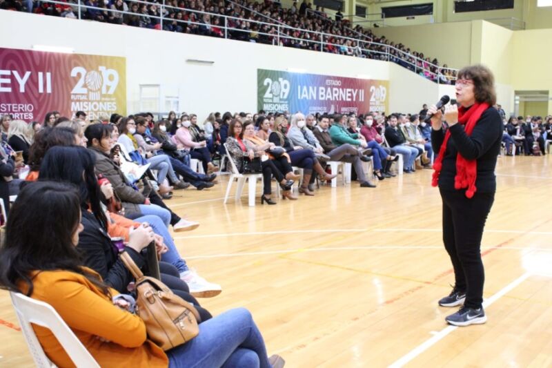 Unos 2 mil docentes participaron de “Educación y Afectividad” en Oberá 1 2 - Jornada en Obera 1 - 1