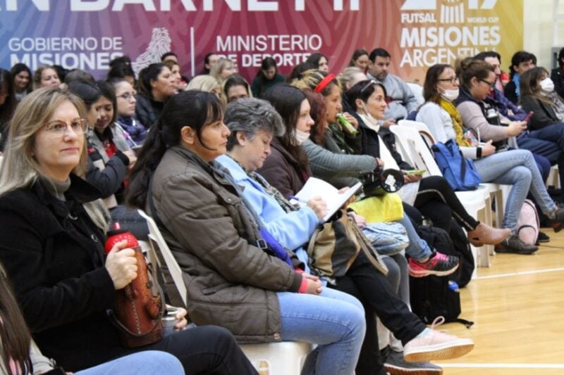 Unos 2 mil docentes participaron de “Educación y Afectividad” en Oberá 4 8 - Jornada en Obera 4 - 7