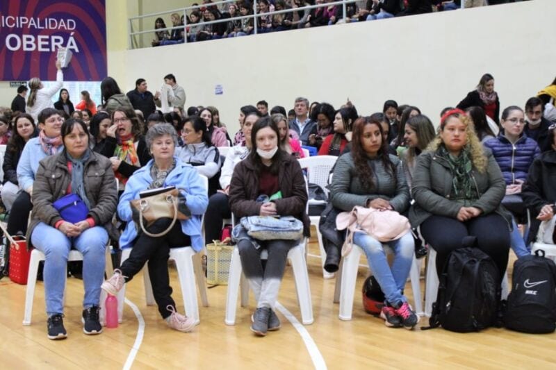 Unos 2 mil docentes participaron de “Educación y Afectividad” en Oberá 3 6 - Jornada en Obera - 5