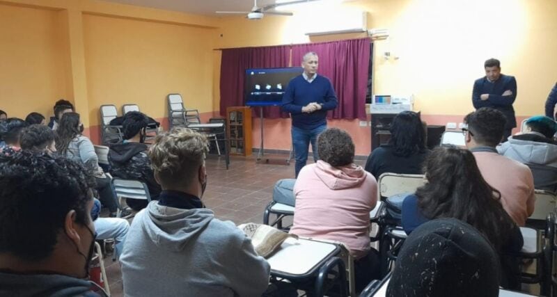 Posadas: continúan los talleres en establecimientos educativos con el defensor del pueblo