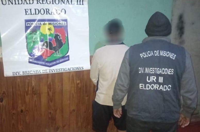 Detuvieron a un hombre que amenazó con un machete y robó un celular en Eldorado