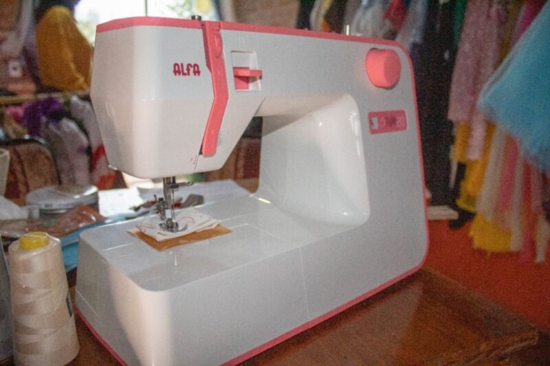 Emprendedoras y emprendedores recibieron microcréditos y herramientas para sus unidades productivas 2 4 - entrega de herramientas 2 - 3