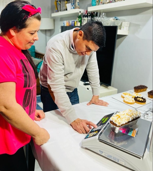 Emprendedoras y emprendedores recibieron microcréditos y herramientas para sus unidades productivas 4 8 - entrega de herramientas 5 - 7