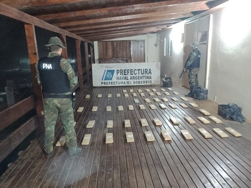 Secuestraron más de 65 kilos de marihuana en El Soberbio: dos detenidos 2 4 - hl 4867242321 - 3