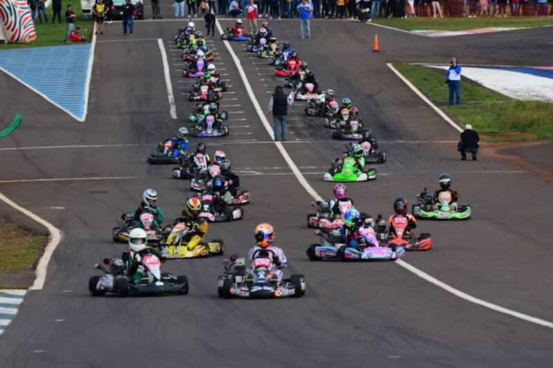 Exitoso espectáculo del karting en Posadas durante el fin de semana