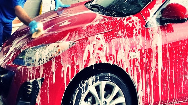 Cerró su lavadero porque "nadie quiere trabajar": pagaba $300 la hora