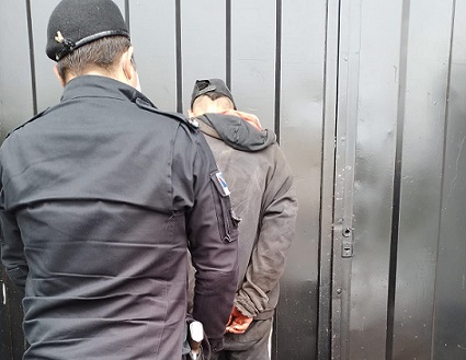Fue detenido por forzar las puertas de automóviles con intenciones delictivas