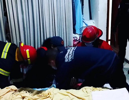 Asistieron a hombre de 95 años que quedó encerrado en su habitación