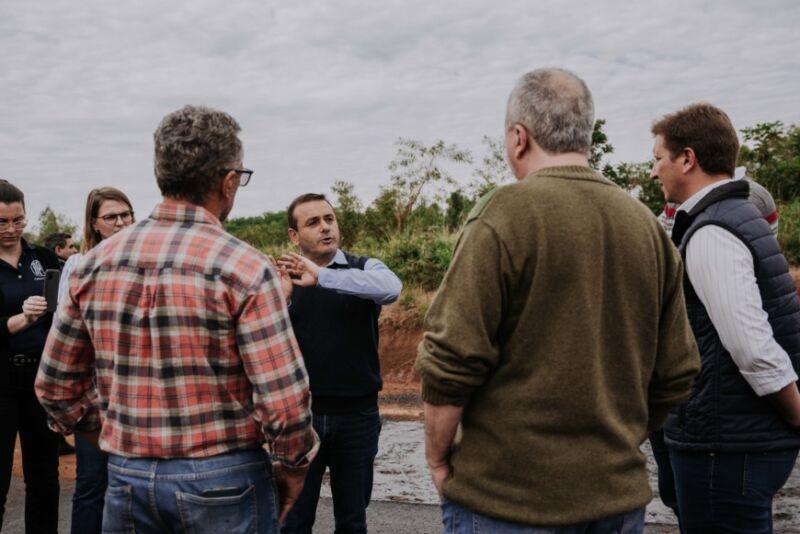 Con la presencia de Herrera Ahuad iniciaron las obras de asfalto del último tramo de la Ruta Provincial Nº2 5 10 - ruta 5 - 9