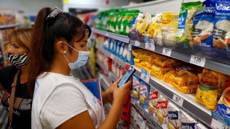 Supermercados alertan que bajaron las ventas