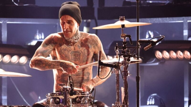 Internaron de urgencia al baterista Travis Barker