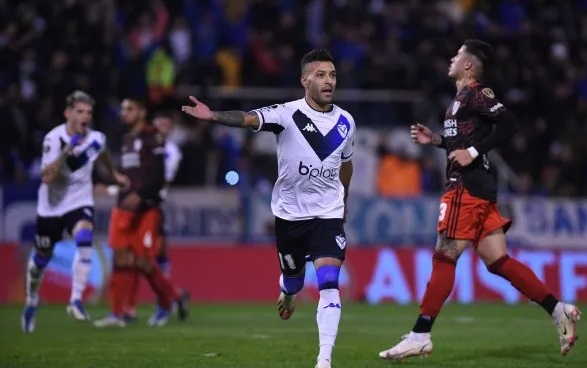 Libertadores: Vélez ganó y se quedó con la ida de octavos ante River