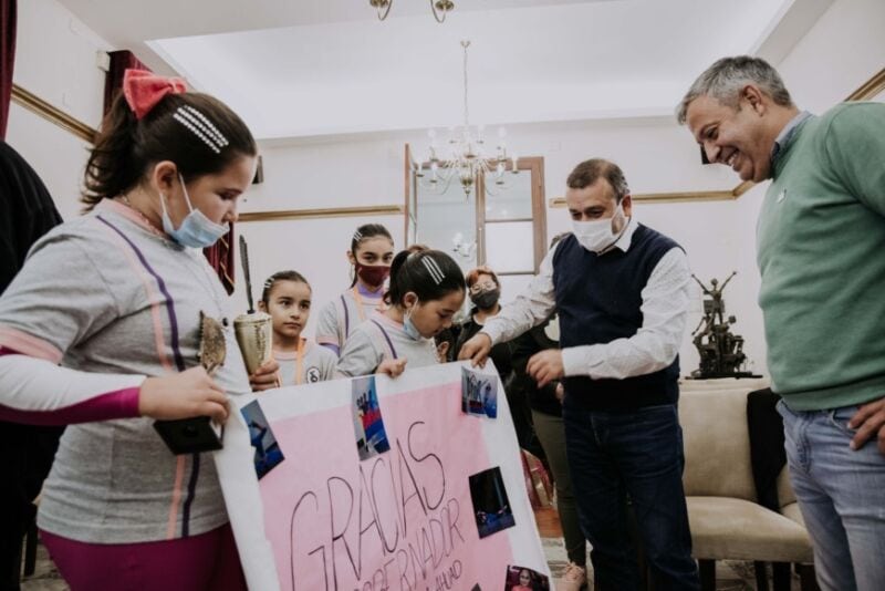 Herrera Ahuad recibió a la delegación misionera del Torneo Internacional de Yoga Deportivo 2 4 - yoga 6 - 3