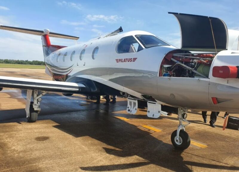 Iguazú: hallaron medio millón de dólares ocultos bajo los asientos de un avión