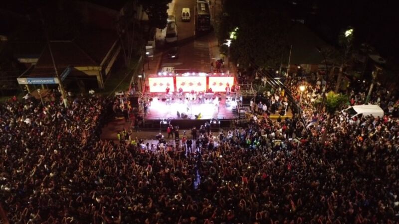 Lucas Sugo inauguró la temporada de invierno en Iguazú con un multitudinario show 1 2 - Inauguracion Temporada Invierno LucasSugo 1 - 1