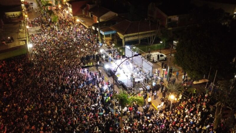 Lucas Sugo inauguró la temporada de invierno en Iguazú con un multitudinario show 7 14 - Inauguracion Temporada Invierno LucasSugo 8 - 13