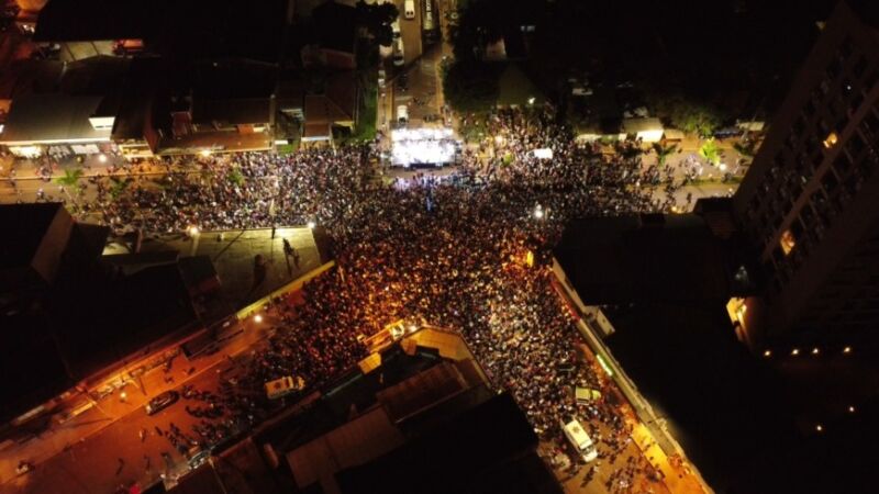 Lucas Sugo inauguró la temporada de invierno en Iguazú con un multitudinario show 8 16 - Inauguracion Temporada Invierno LucasSugo 9 - 15