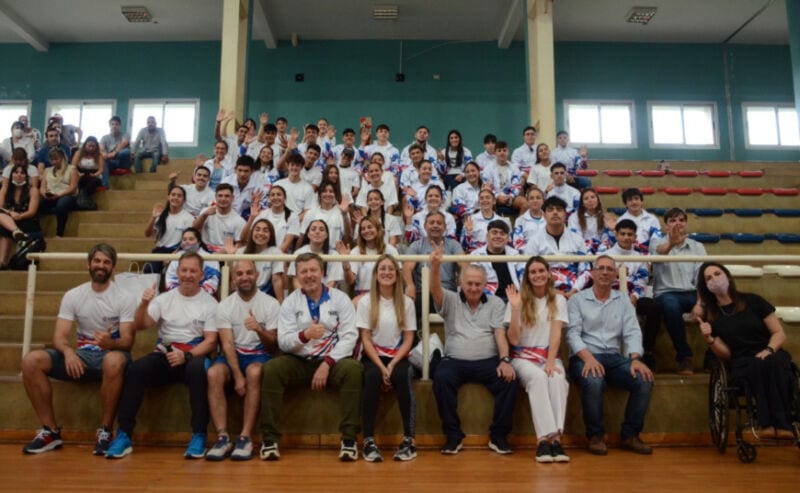 Entregaron indumentaria a deportistas del programa Estímulo 4 8 - Indumentaria Becas 1 - 7