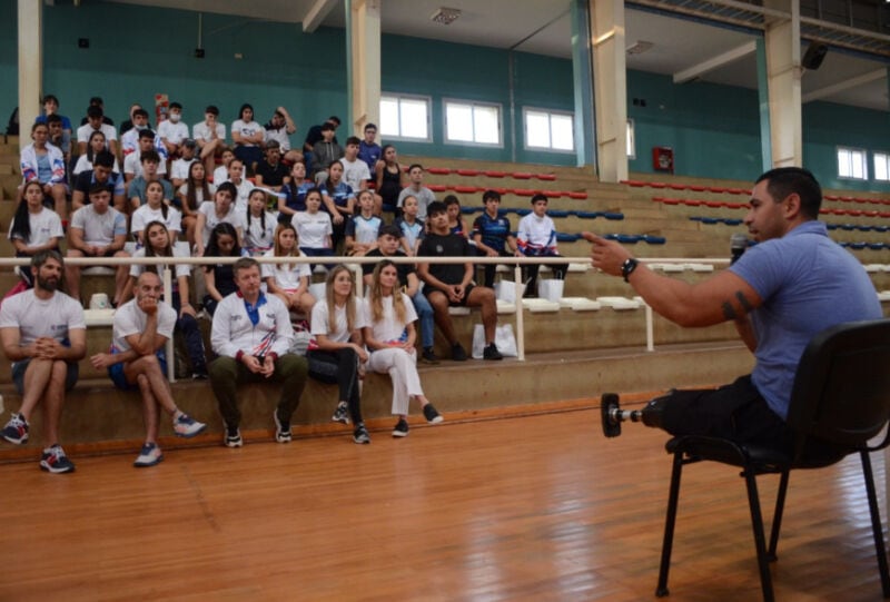 Entregaron indumentaria a deportistas del programa Estímulo 1 2 - Indumentaria Becas 5 - 1