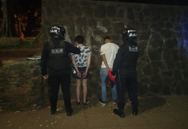 Detuvieron a dos jóvenes en Posadas y uno de ellos tenia pedido de captura por robo