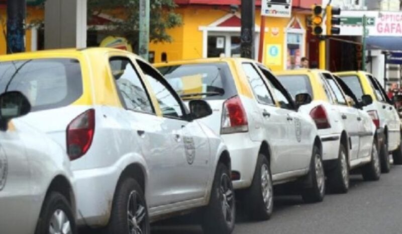 Desde hoy rige la nueva tarifa de taxis en Posadas: la bajada de bandera cuesta $140 y la ficha $15 