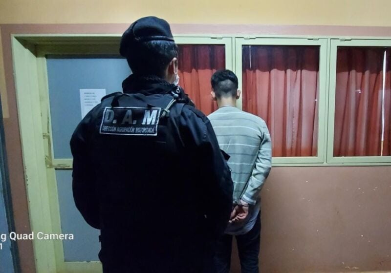 Posadas: terminó preso tras arrebatar un celular y esconderse en un contenedor de residuos