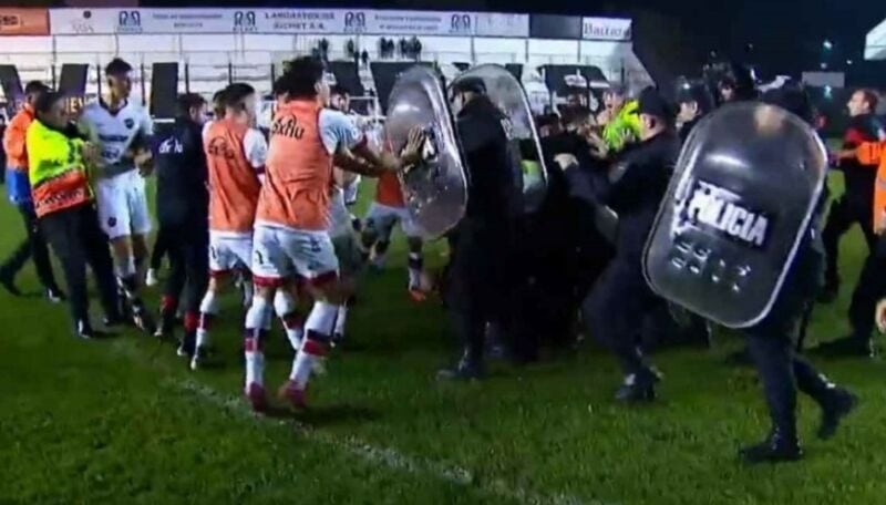 Detuvieron a cuatro jugadores de Patronato tras el escándalo ante Barracas Central