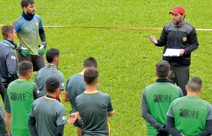 Crucero vuelve a cambiar de técnico: asume Sandro Bárbaro