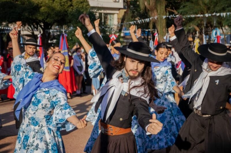 Posadas se vistió de celeste y blanco para celebrar el Día de la Independencia