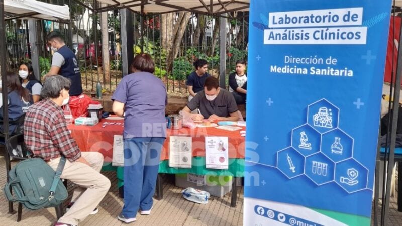 Realizaron jornada de testeos y vacunación contra las hepatitis en la plaza 9 de Julio